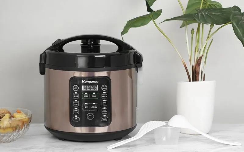 Nồi cơm điện tử Kangaroo 1.8 lít KG18DR6 1.8 lít công suất 700W nấu chín đều