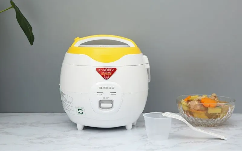Nồi cơm nắp gài Cuckoo CR-0671 dung tích 1.08 lít công suất 500W