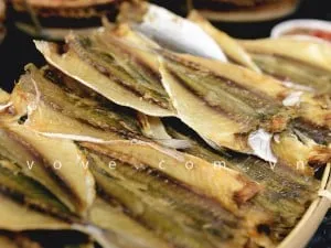 Thành phẩm cá chỉ vàng nướng bằng lò vi sóng chín vàng đều