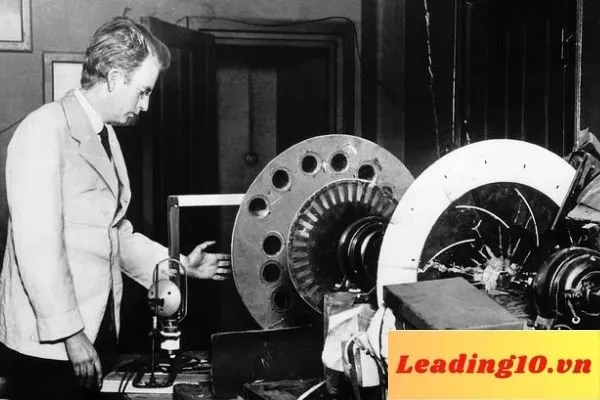 Chân dung nhà phát minh John Logie Baird, người đặt nền móng cho tivi cơ học