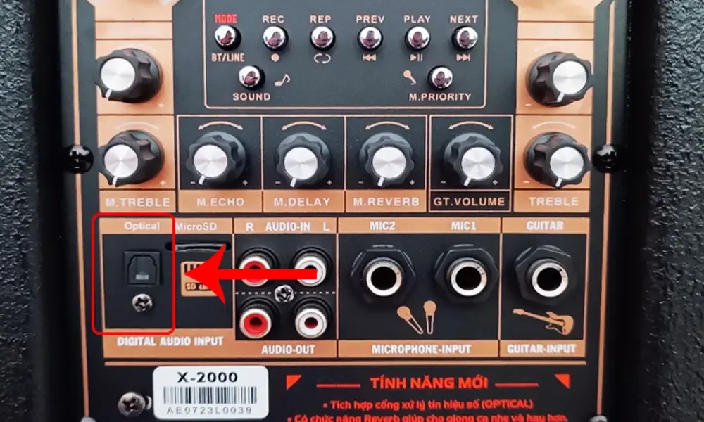 Kết nối đầu cáp còn lại vào loa kéo hoặc bộ chuyển đổi