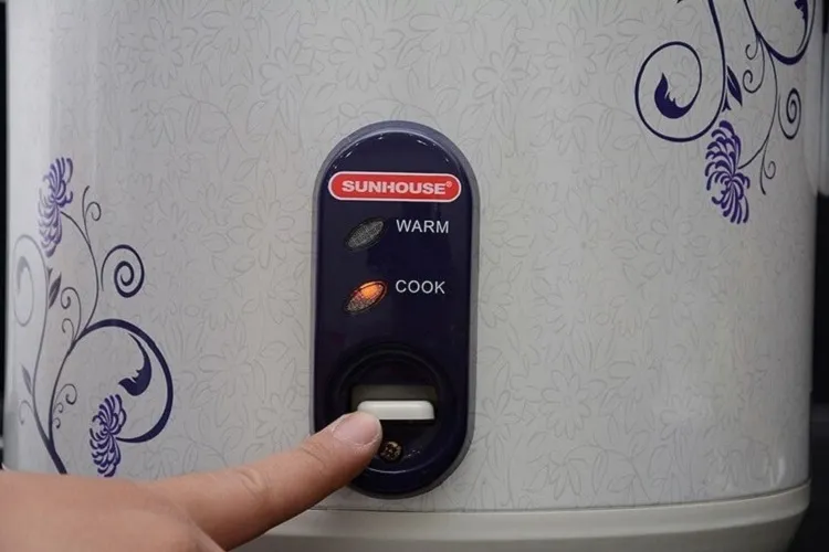 Bóng đèn LED hiển thị trên bảng điều khiển nồi cơm