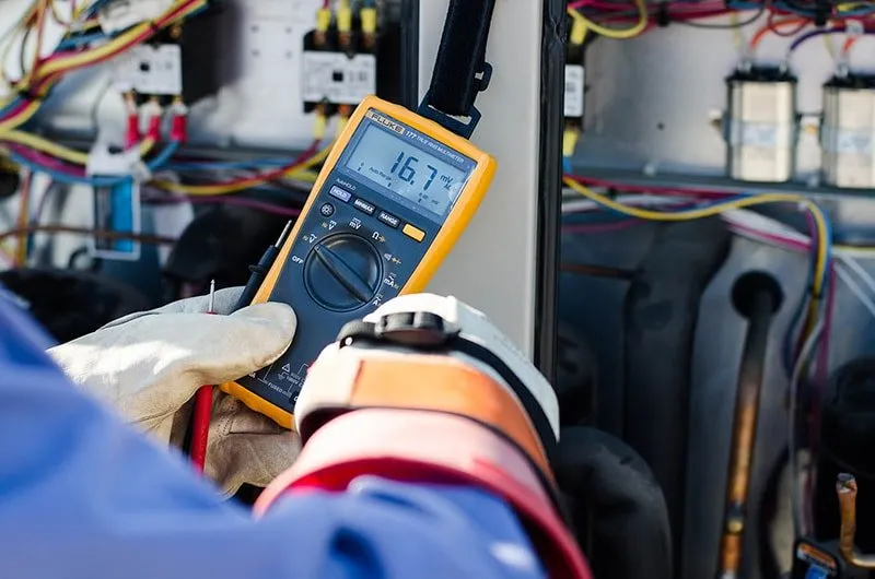 Kiểm tra và xử lý dây tín hiệu quạt dàn lạnh