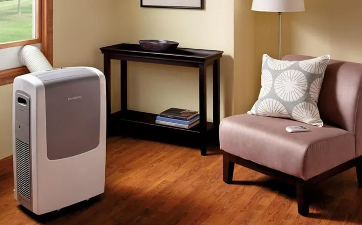 Điều hòa mini di động với ống xả nhiệt và bánh xe di chuyển