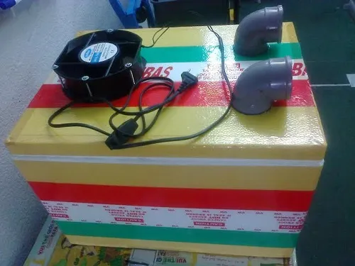 Sắp xếp đá trong tủ lạnh thùng xốp