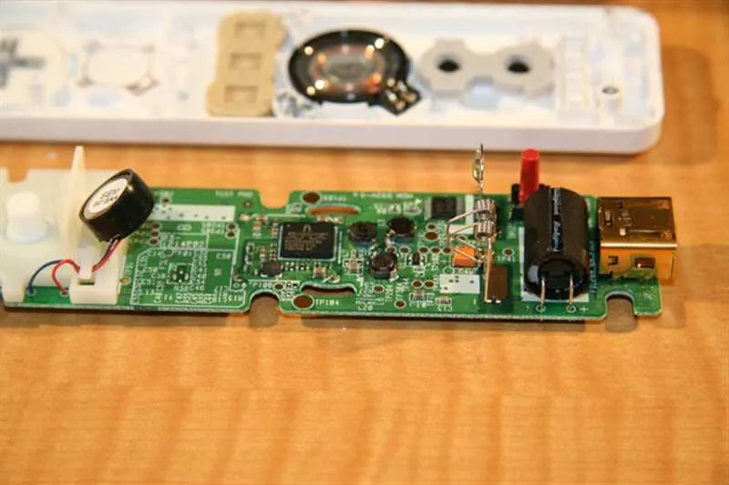 Điều khiển Samsung nháy đèn đỏ do lỗi mất kết nối giữa màn hình và board mạch điều khiển