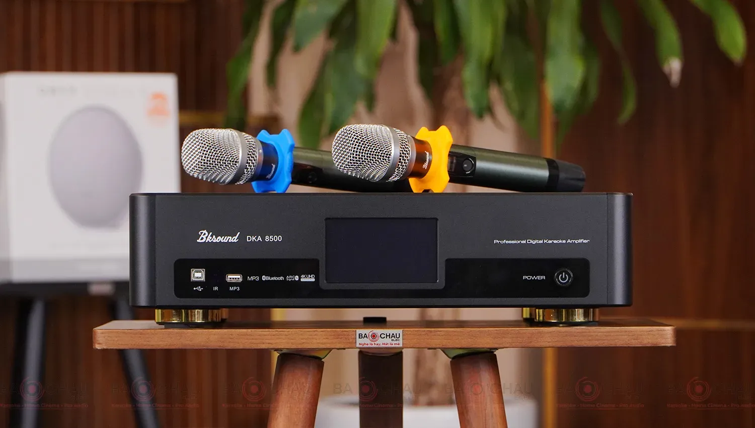 Amply kỹ thuật số hiện đại giúp tối ưu hóa việc hát karaoke trên tivi samsung