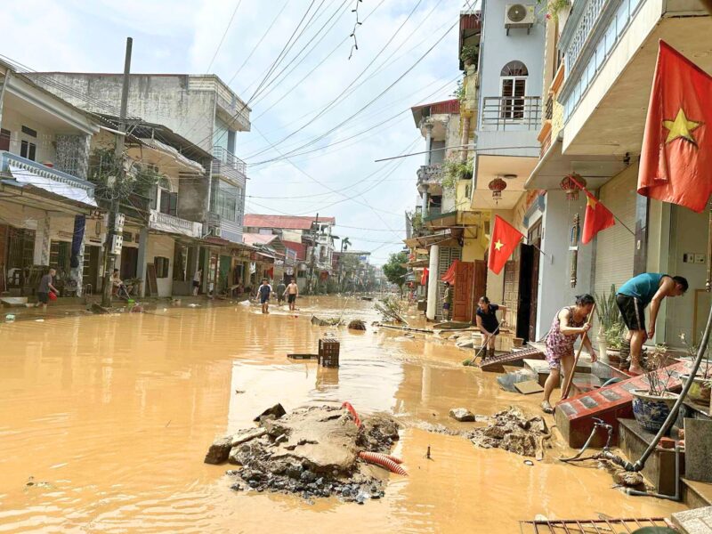Hướng Dẫn Chi Tiết Cách Làm Sạch Màn Hình Tivi Đúng Cách Và An Toàn