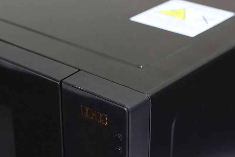 Bảng điều khiển với màn hình LCD và núm xoay