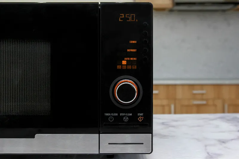 Bảng điều khiển hiện đại với nhiều chức năng