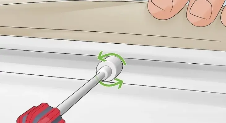 Nới lỏng các vít trên cửa tủ lạnh