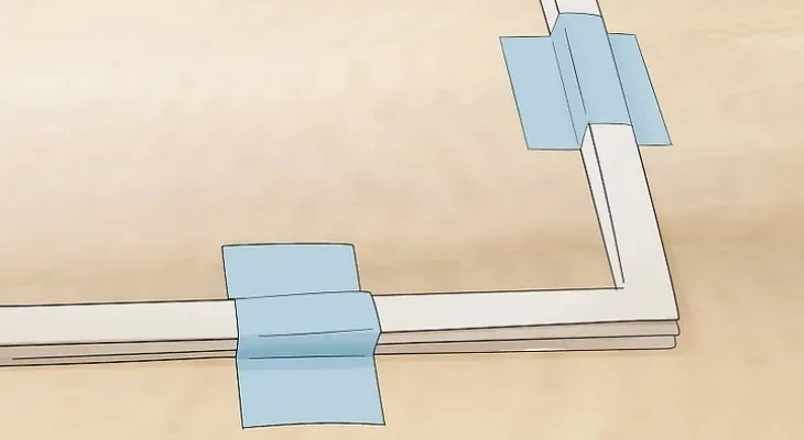 Xử lý gioăng trước khi lắp bằng cách cố định miếng gioăng trên mặt phẳng để nó dẹt ra