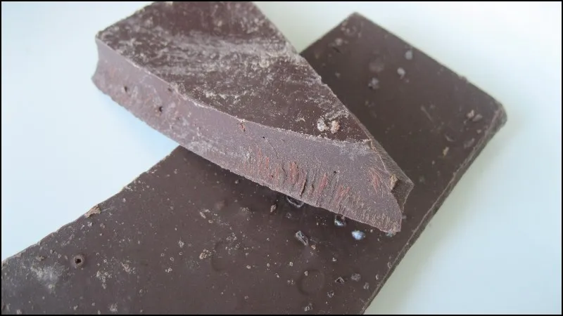 Hiện tượng socola bị rạn nứt hoặc chảy nước