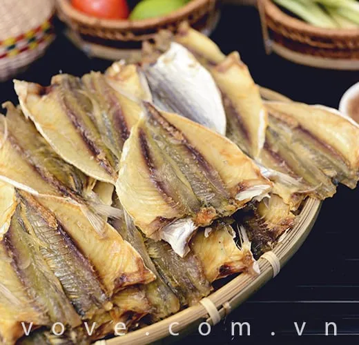 Cách chọn cá chỉ vàng khô ngon dựa trên màu sắc tự nhiên