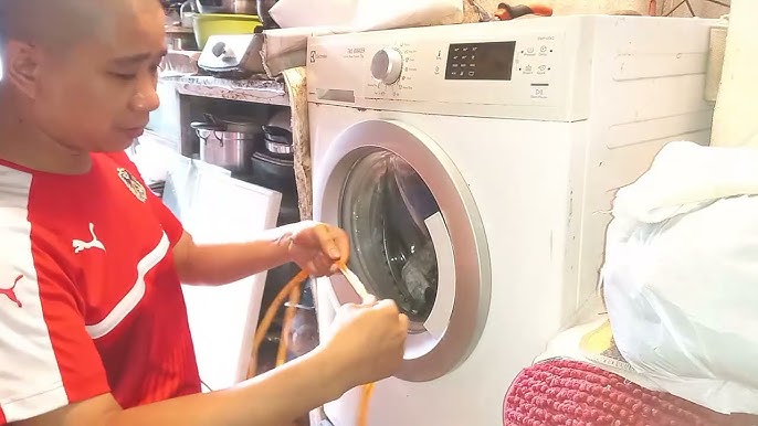 Hướng Dẫn Chi Tiết Cách Mở Máy Giặt Cửa Ngang Electrolux Khi Bị Kẹt