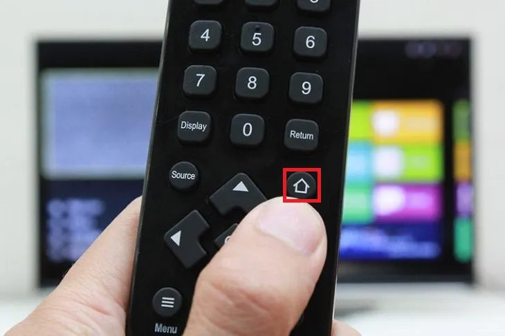 Nhấn nút Home trên điều khiển TCL.