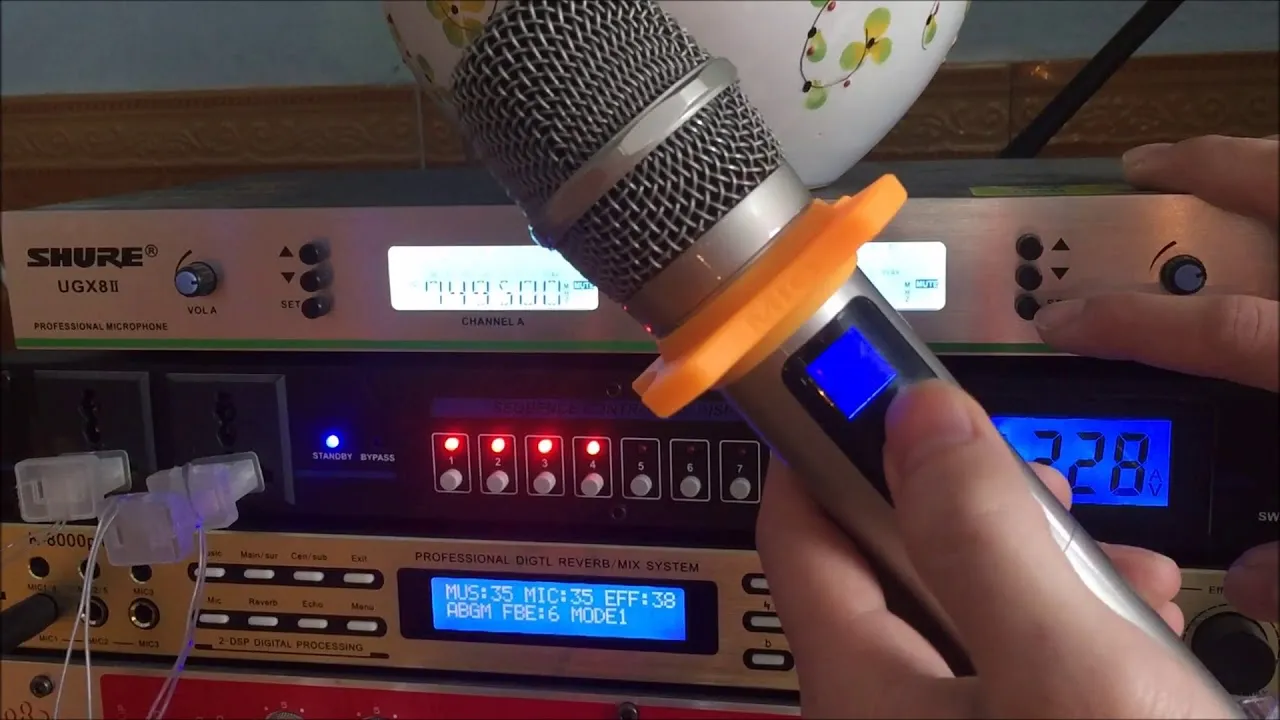 Khởi động chiếc micro không dây