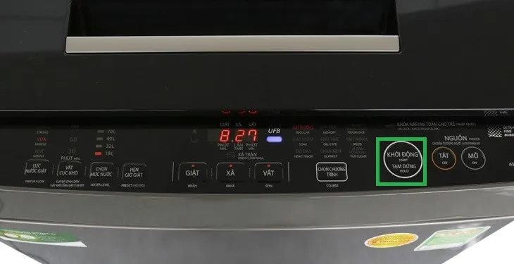 Nhấn nút Start để máy giặt Toshiba bắt đầu chạy chương trình