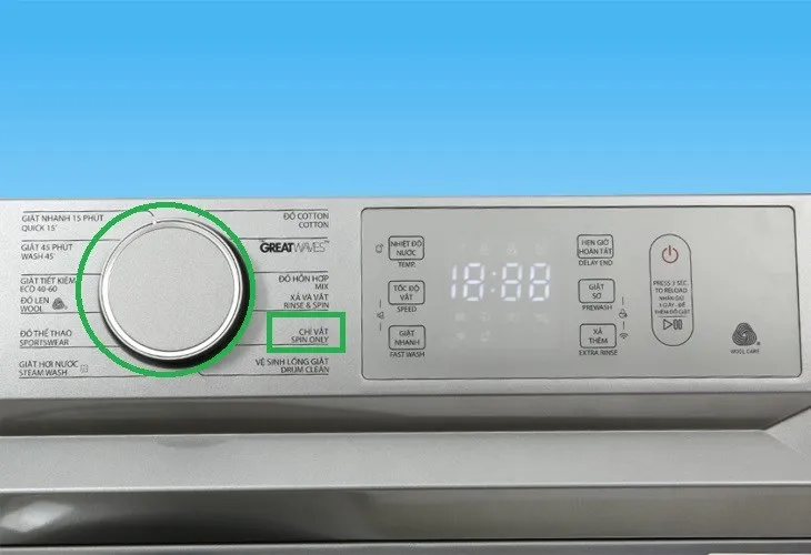 Xoay núm vặn để chọn chế độ Chỉ vắt