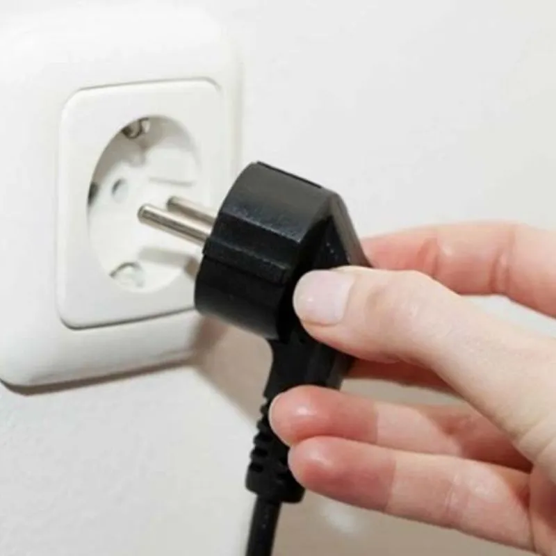 Cắm dây nguồn của máy rửa bát vào ổ điện phù hợp với công suất và điện áp của thiết bị