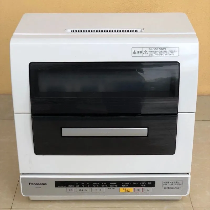 Khởi động máy và bắt đầu quá trình rửa bát