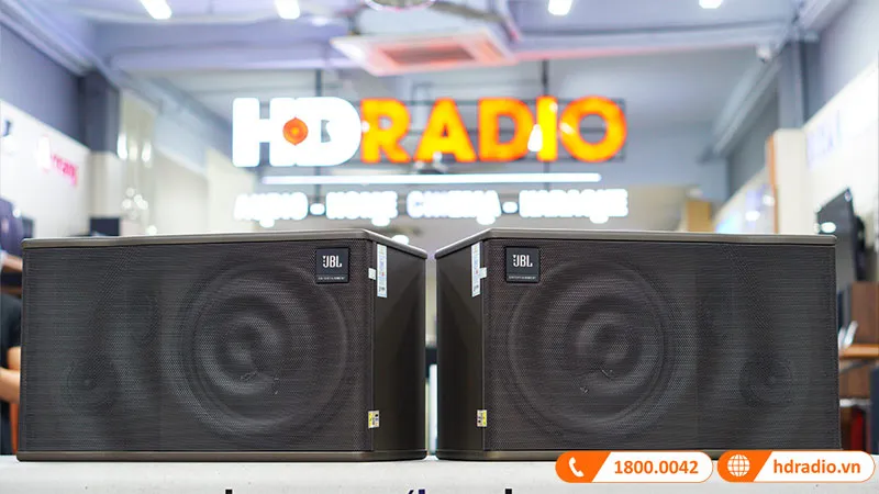 JBL MK12 với thiết kế lưới tản nhiệt lượn sóng đặc trưng