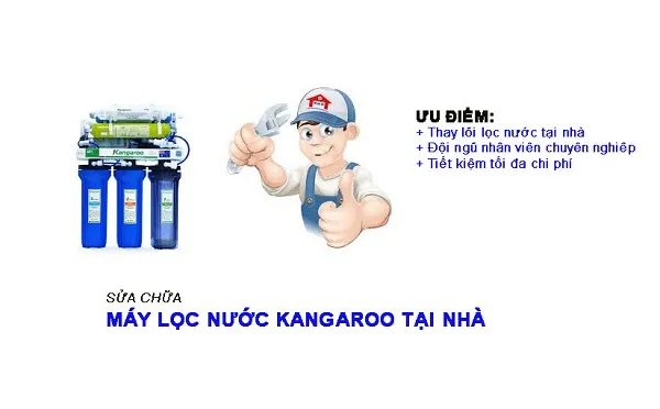 Kỹ thuật viên đang thực hiện sửa máy lọc nước Kangaroo tại nhà cho khách hàng