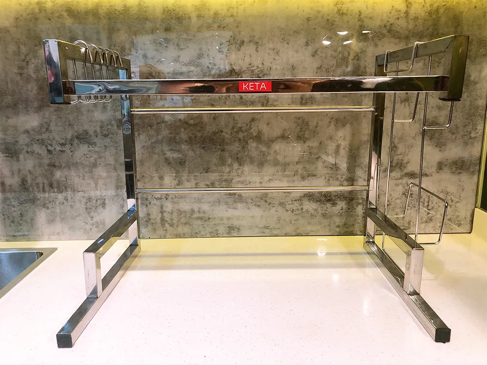 Kệ inox 304 lắp đặt trong bếp gia đình