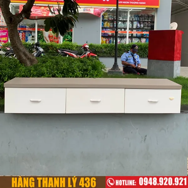 Kệ tivi treo tường cũ 3 hộc tủ