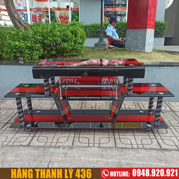 Kệ tivi kính cường lực màu đen sang trọng