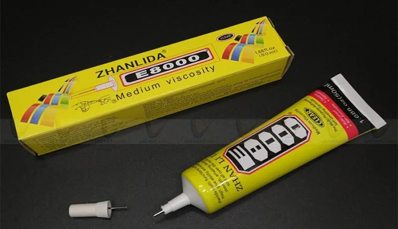 Kéo E8000 để dán cố định cho mũi loa, tạo độ bóng và đẹp mắt
