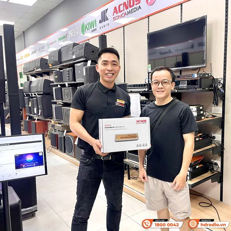 Đội ngũ kỹ thuật Điện Máy Ánh Ngân hỗ trợ lắp đặt thiết bị cho khách hàng