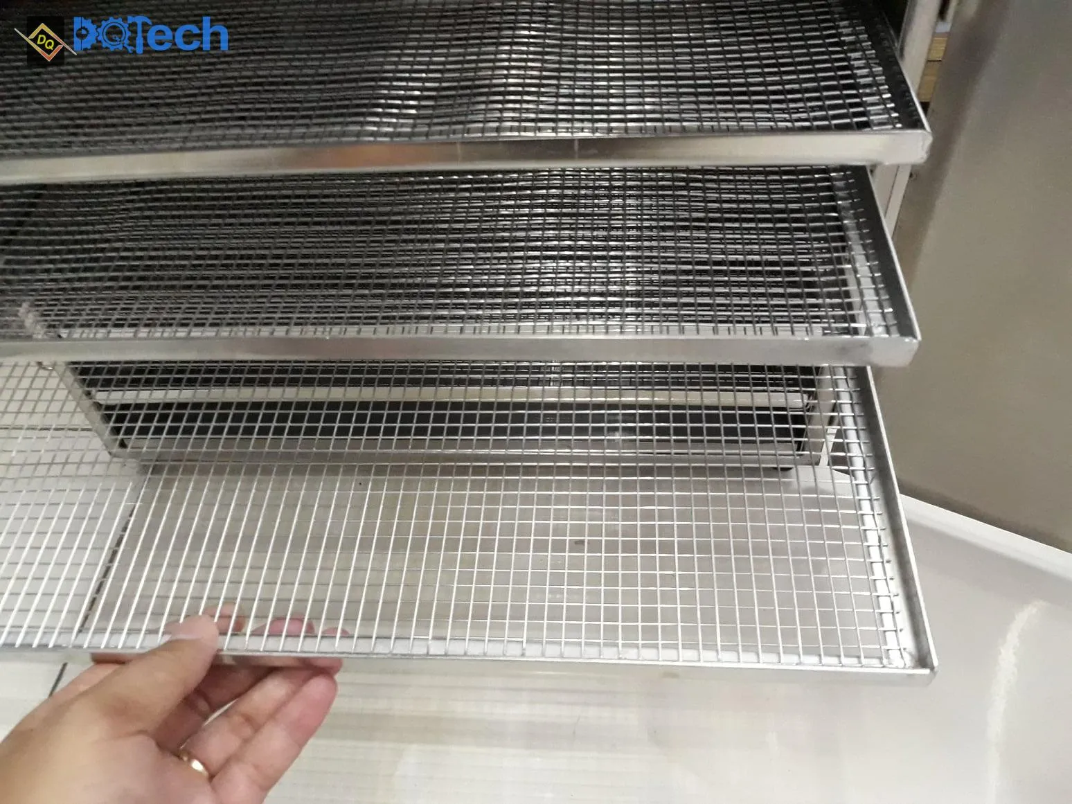 Khay sấy lạp xưởng vật liệu inox 304 cao cấp