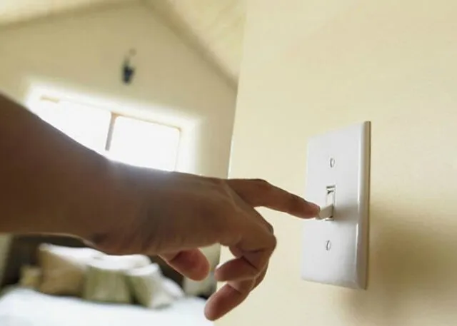 Ngắt nguồn điện ngay khi phát hiện rò rỉ tại bình nóng lạnh