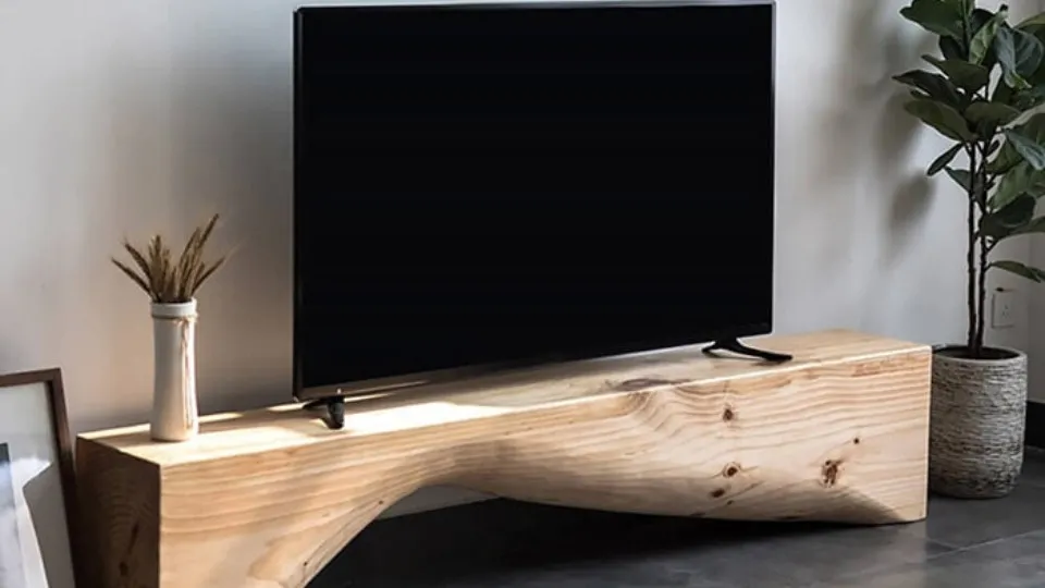 Bề mặt kệ tivi gỗ nguyên khối dễ dàng vệ sinh