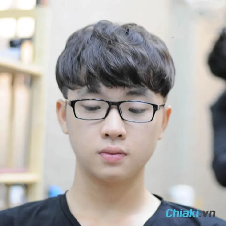 Kieu toc layer nam mat tron