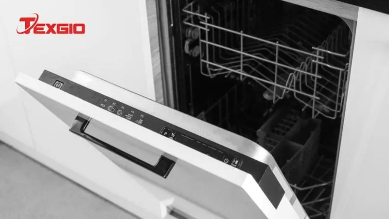Làm sạch gioăng cao su và mép cửa trong máy rửa bát