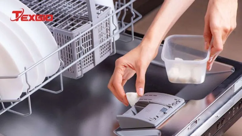 Sử dụng Baking Soda để khử mùi máy rửa bát hiệu quả
