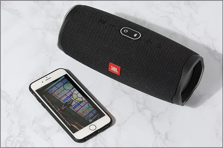 Trải nghiệm âm thanh sống động qua loa Bluetooth