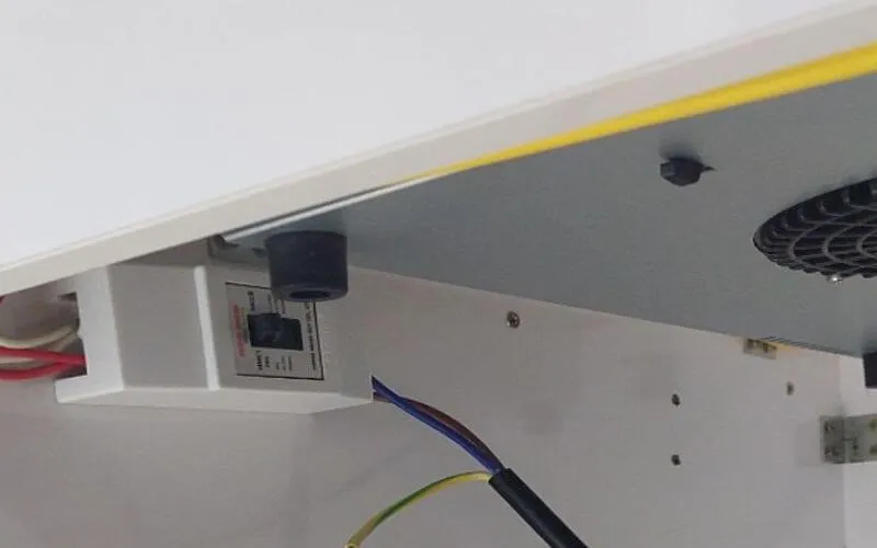 Lắp đặt ổn áp để bảo vệ bếp từ khỏi sốc điện và lỗi cảm biến