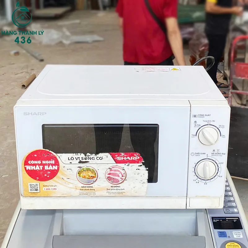 Lò vi sóng Sharp LVSC09 - góc cạnh sắc nét, thiết kế hiện đại