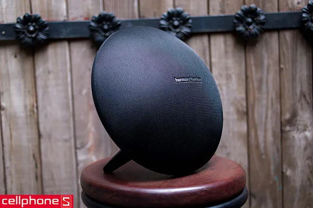 Loa Harman Kardon Onyx Studio 3 với thiết kế độc đáo