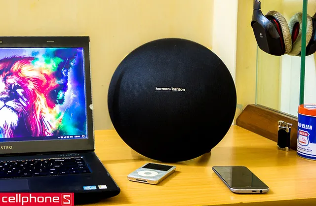 Microphone tích hợp trên loa Harman Kardon Onyx Studio 3