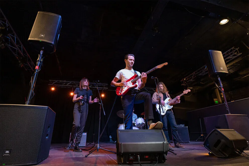 Loa karaoke di động JBL EON715