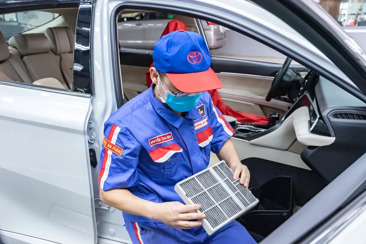 Lọc gió cabin bị bẩn cần thay thế định kỳ