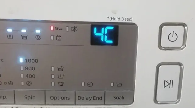 Lưới lọc van cấp nước máy giặt Samsung bị tắc nghẽn