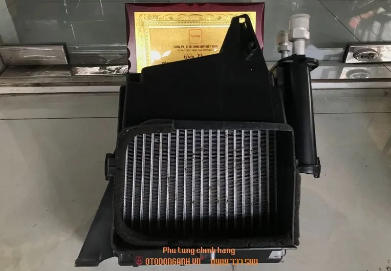 Dàn lạnh lắp trong hộc gió cabin