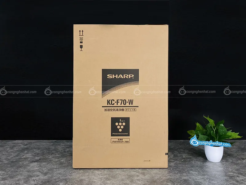 Máy lọc không khí Sharp KC F70 W