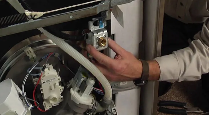 Kiểm tra áp lực nước đầu vào để đảm bảo hiệu suất lọc