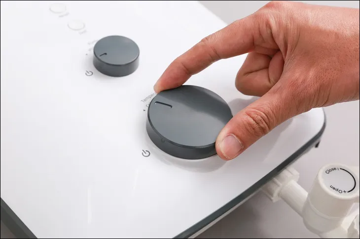 Nút điều khiển của máy bị hư gây khó khăn khi khởi động hoặc điều chỉnh nhiệt độ